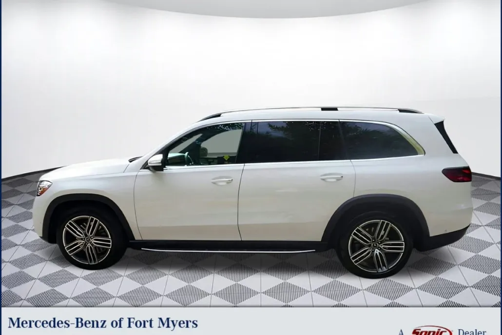 2025 Mercedes Benz GLS 450 photo 1