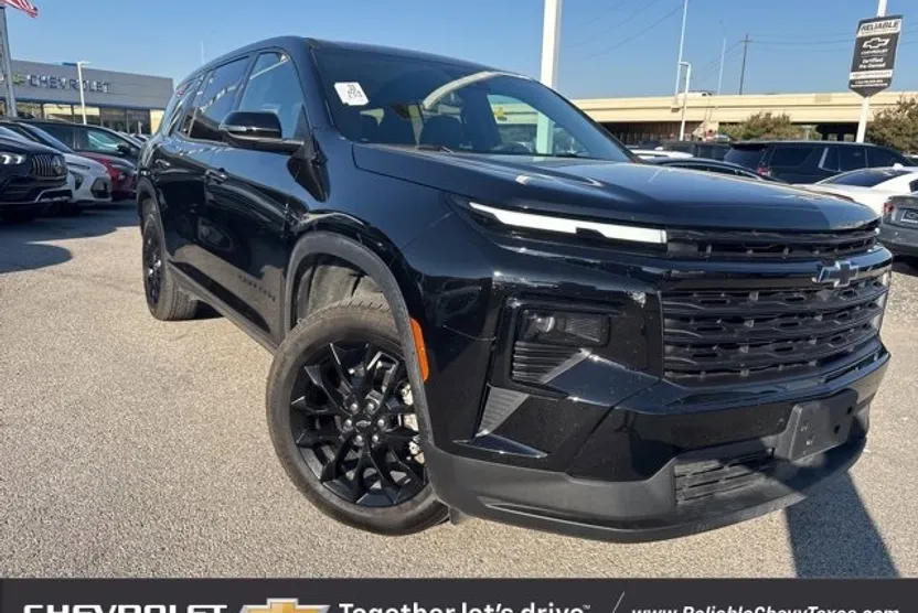 2024 Chevrolet Traverse LS photo 1
