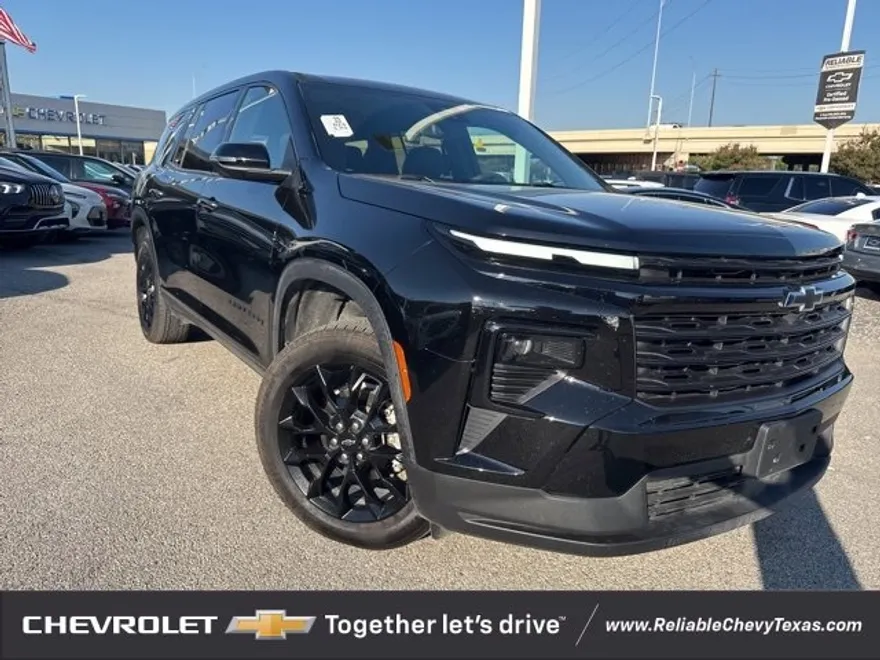 2024 Chevrolet Traverse LS photo 1