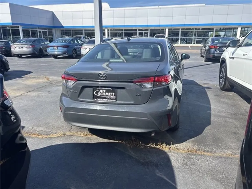 2023 Toyota Corolla LE photo 1