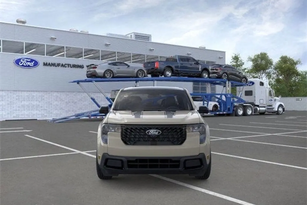 2025 Ford Maverick XLT photo 1