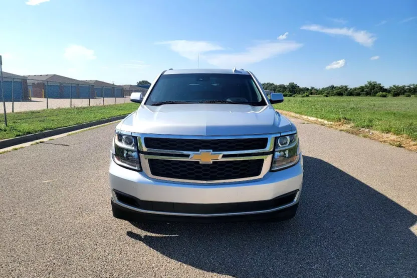 2019 Chevrolet Suburban 1500 LT photo 1