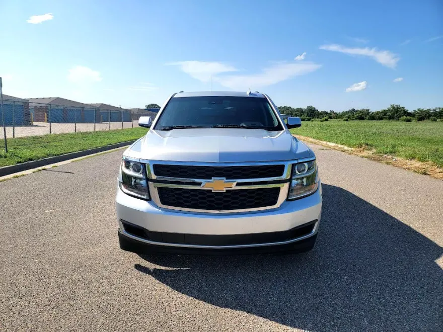 2019 Chevrolet Suburban 1500 LT photo 1