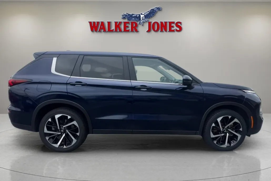 2024 Mitsubishi Outlander SE Black Edition photo 1