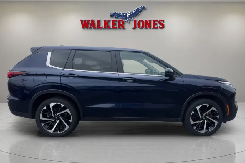 2024 Mitsubishi Outlander SE Black Edition photo 1