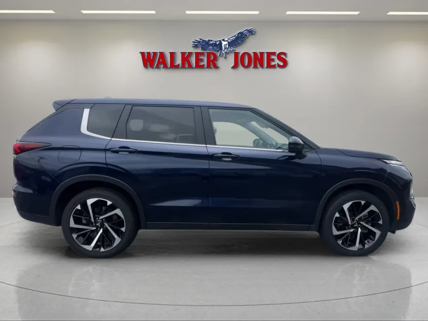 2024 Mitsubishi Outlander SE Black Edition photo 1
