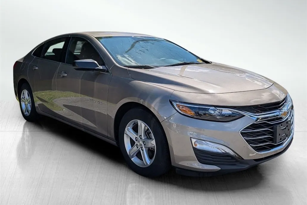 2023 Chevrolet Malibu LS photo 1