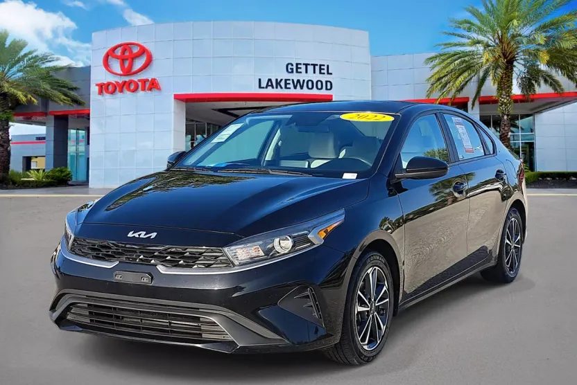 2022 Kia Forte LXS photo 1
