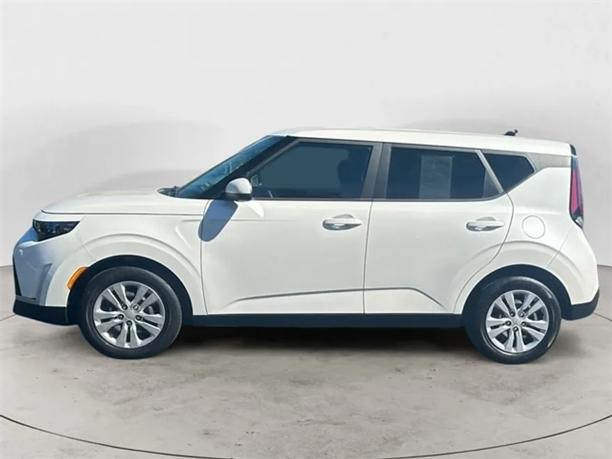 2023 Kia Soul LX photo 1