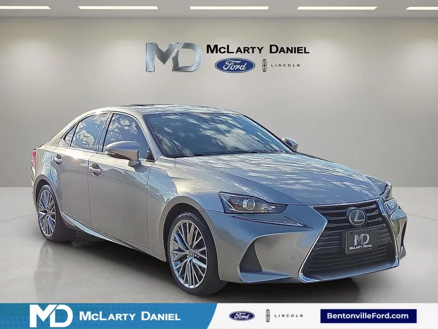 2018 Lexus IS 300 photo 1