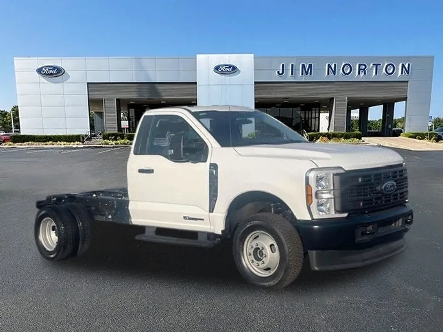 2024 Ford F-350 photo 1