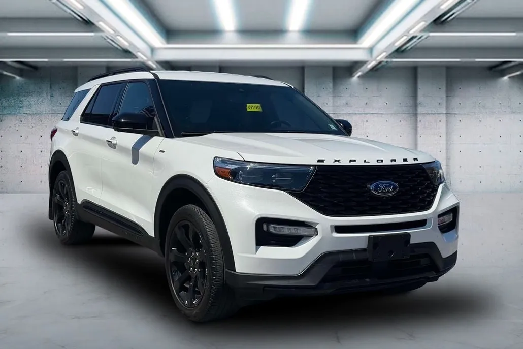 2023 Ford Explorer ST-Line photo 1
