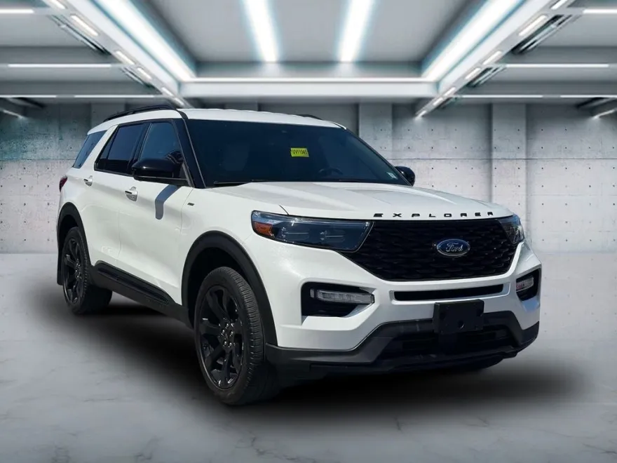 2023 Ford Explorer ST-Line photo 1