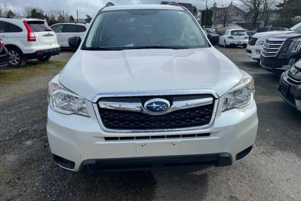2015 Subaru Forester 2.5i photo 1