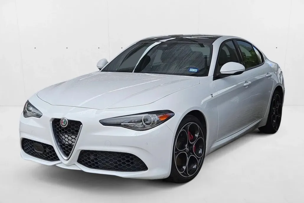 2022 Alfa Romeo Giulia Ti photo 1