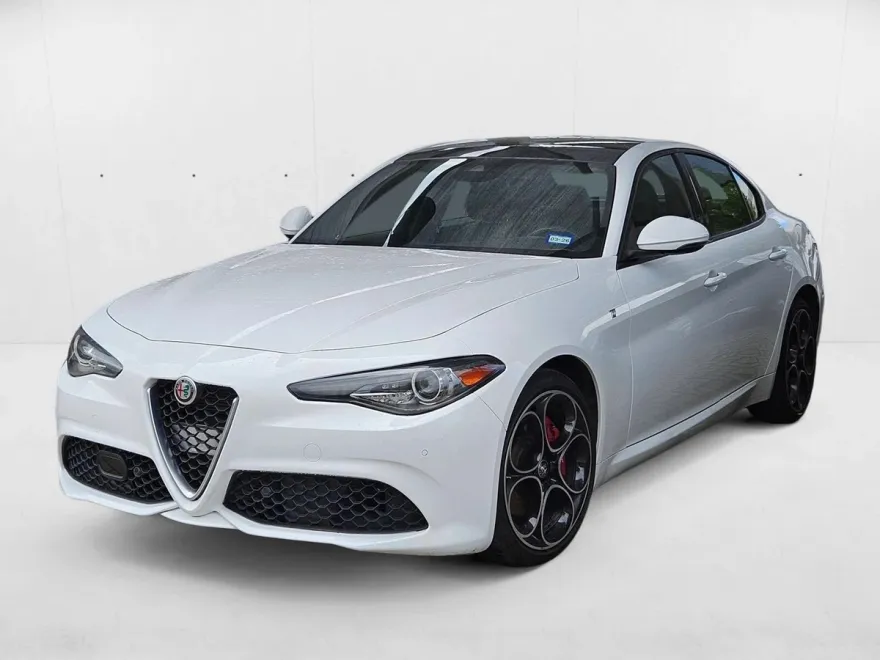 2022 Alfa Romeo Giulia Ti photo 1