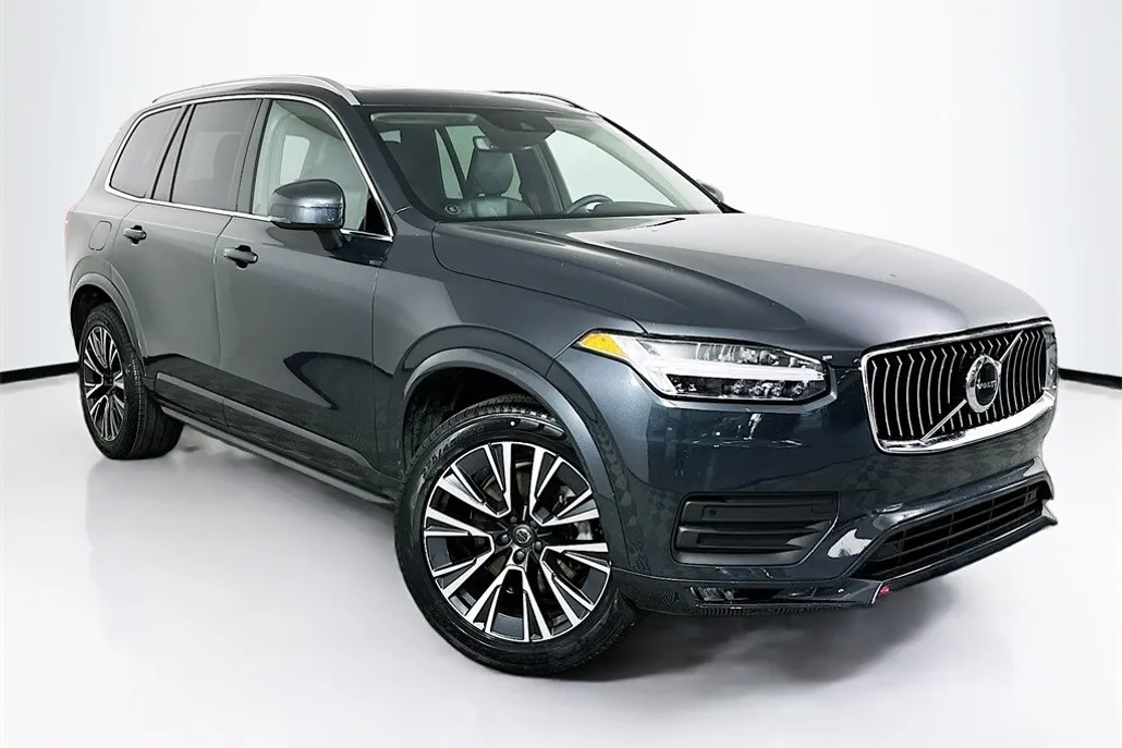 2022 Volvo XC90 T6 Momentum photo 1