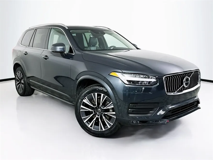 2022 Volvo XC90 T6 Momentum photo 1