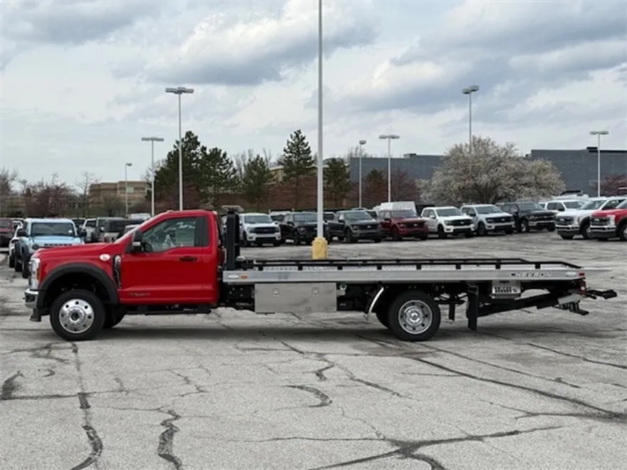 2024 Ford F-550 photo 1