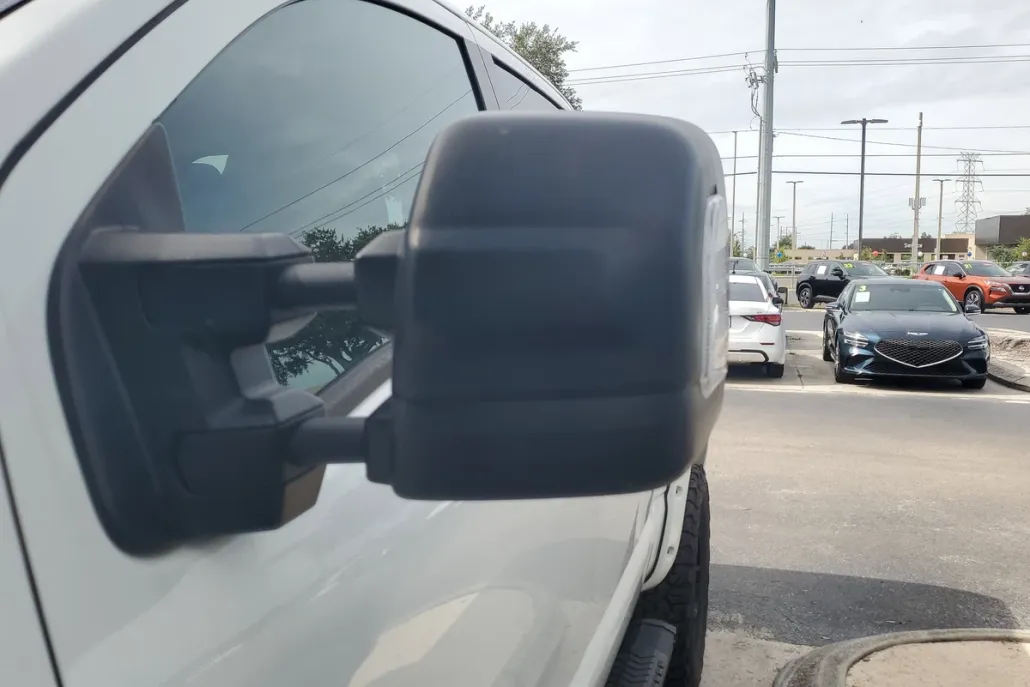 2024 Nissan Titan SV photo 1