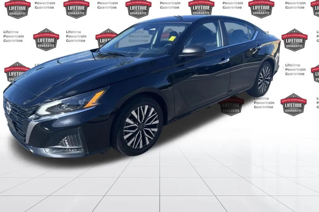 2024 Nissan Altima 2.5 SV photo 1
