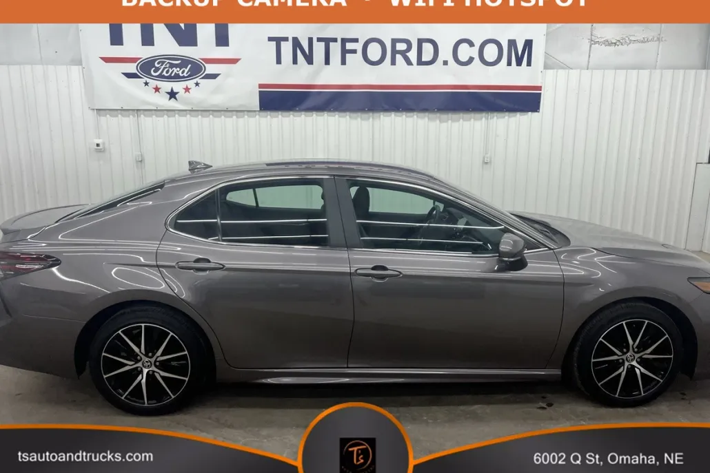 2024 Toyota Camry SE photo 1