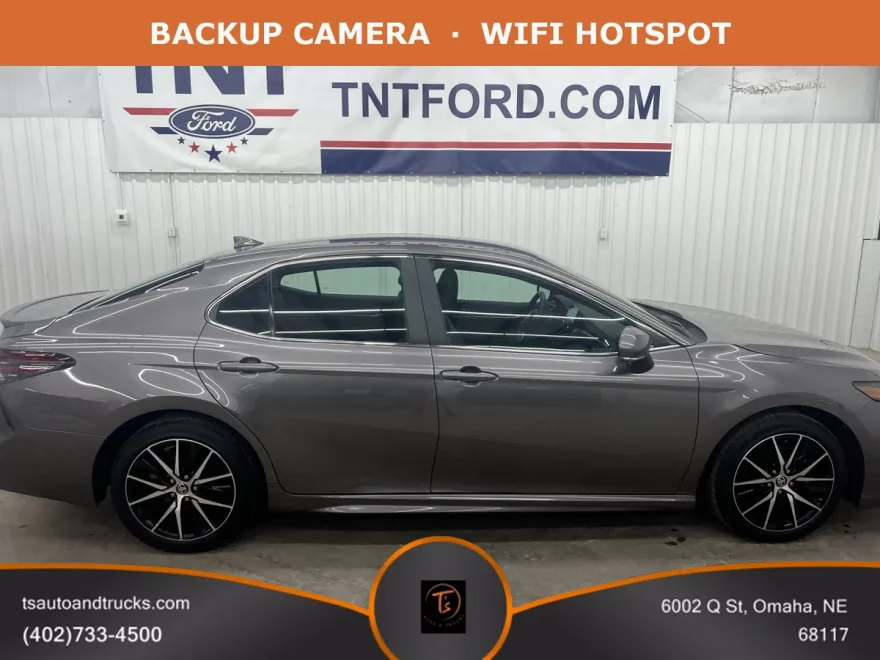 2024 Toyota Camry SE photo 1