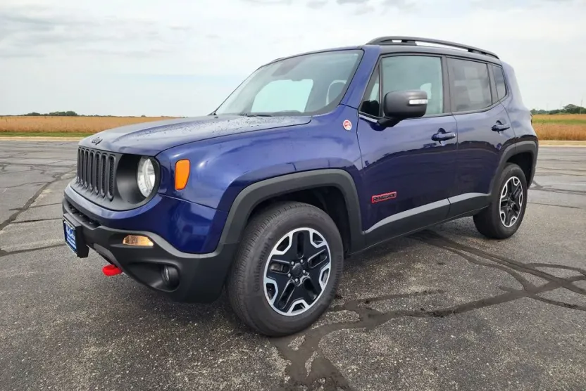 2016 Jeep Renegade Trailhawk photo 1