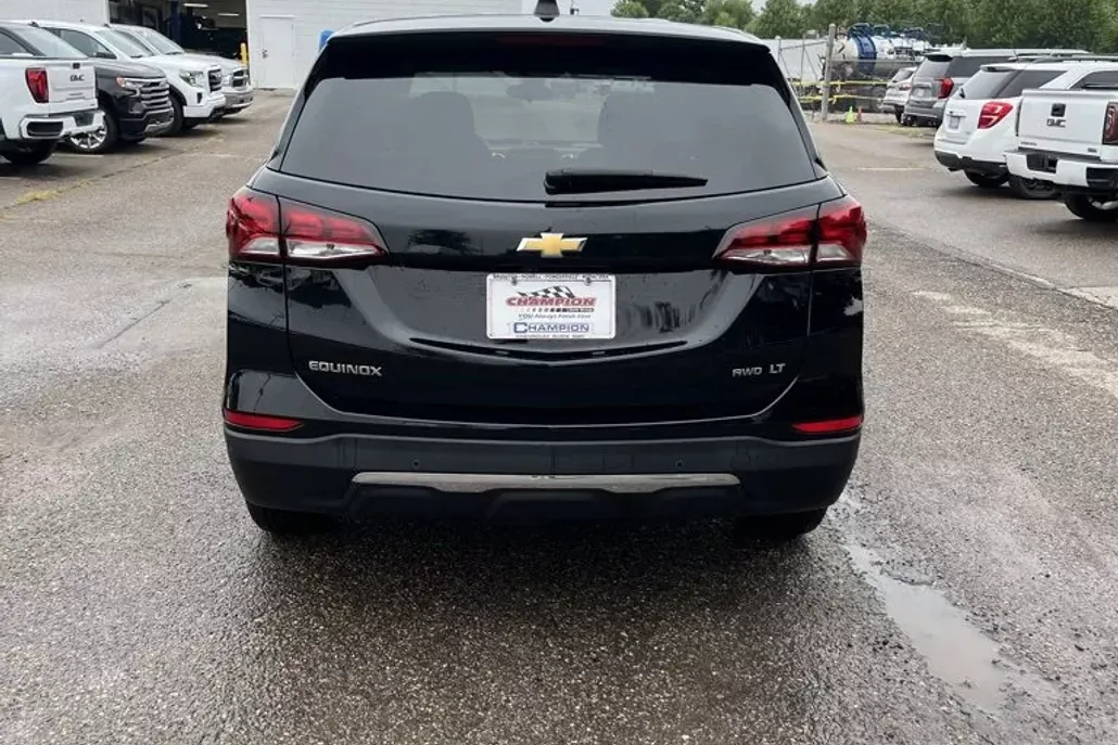 2023 Chevrolet Equinox LT photo 1