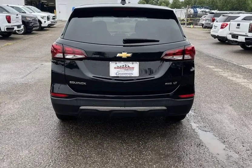 2023 Chevrolet Equinox LT photo 1