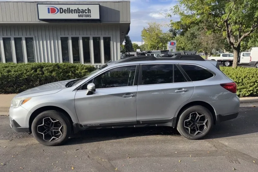 2016 Subaru Outback 2.5i Premium photo 1