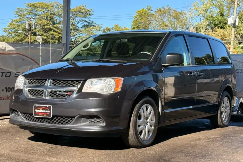 2014 Dodge Grand Caravan SE photo 1