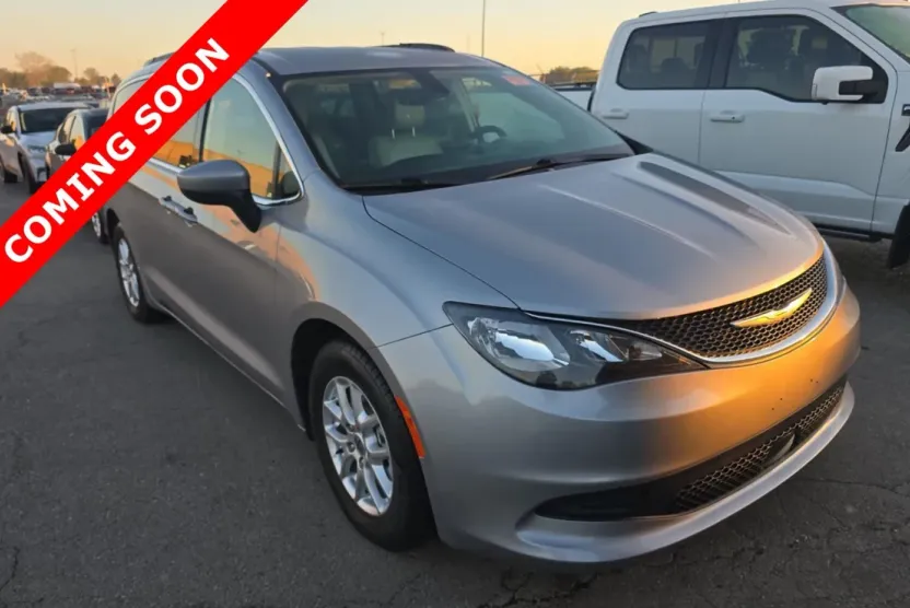 2021 Chrysler Voyager LXi photo 1