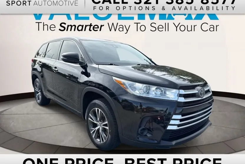 2017 Toyota Highlander LE photo 1
