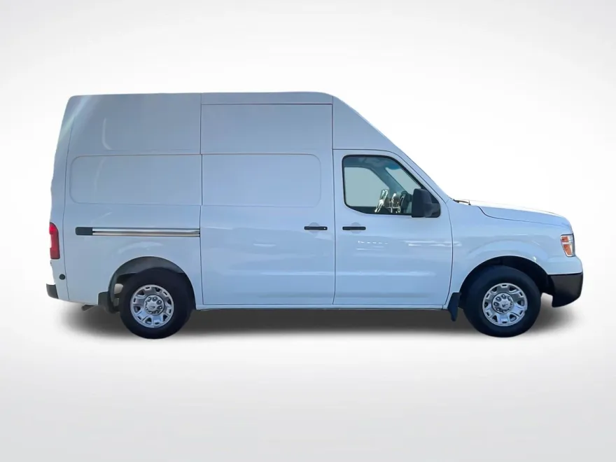 2021 Nissan NV2500 HD SV photo 1
