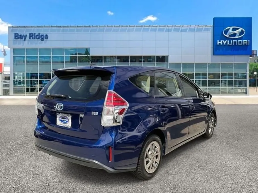 2017 Toyota Prius V Four photo 1