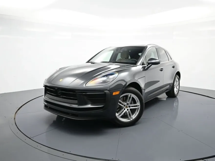 2025 Porsche Macan T photo 1