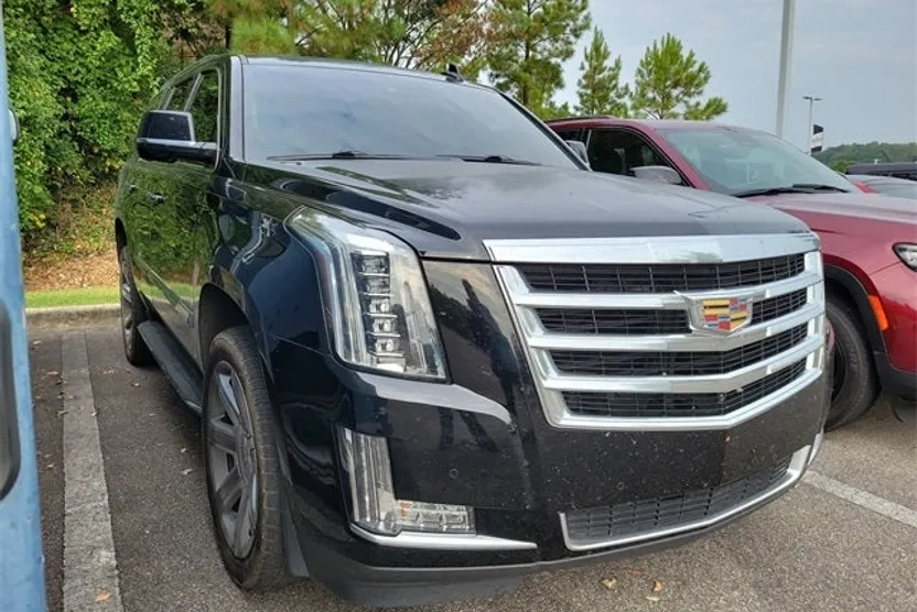 2017 Cadillac Escalade Luxury photo 1