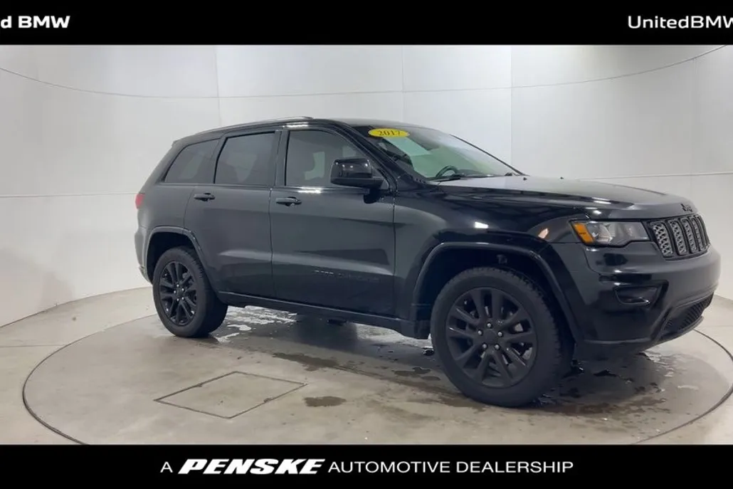 2017 Jeep Grand Cherokee Altitude photo 1