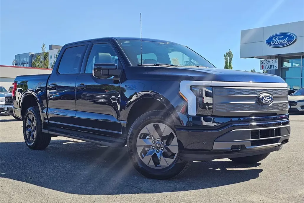 2025 Ford F-150 Lightning Lariat photo 1