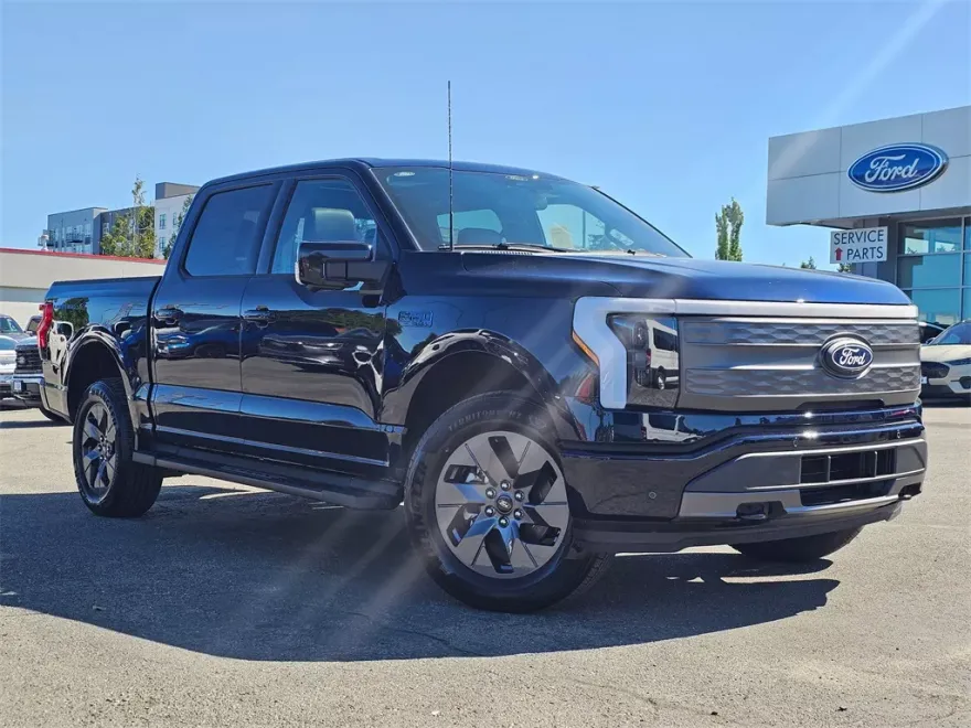 2025 Ford F-150 Lightning Lariat photo 1