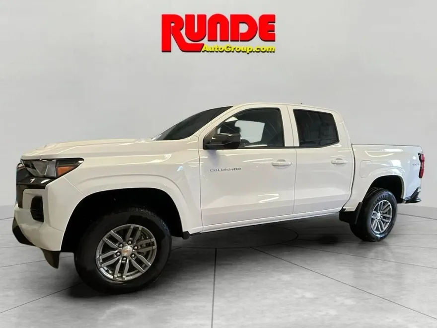 2025 Chevrolet Colorado Work Truck LT photo 1
