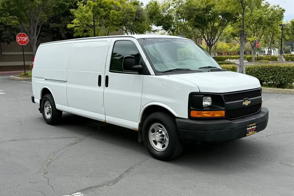 2017 Chevrolet Express 3500 photo 1