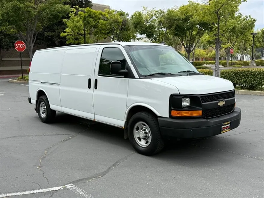 2017 Chevrolet Express 3500 photo 1
