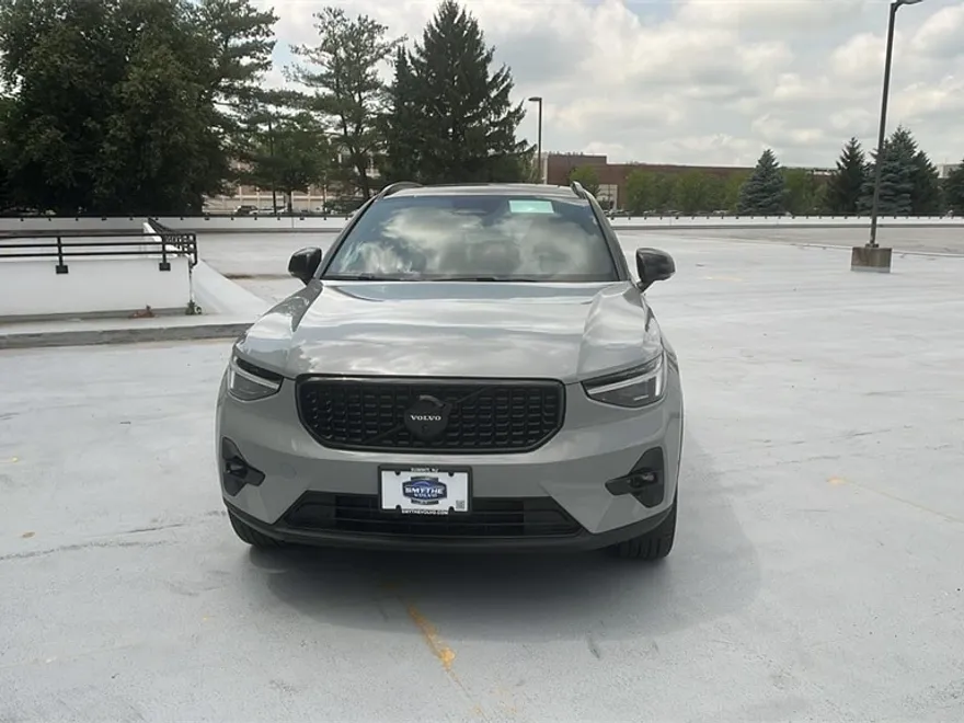 2026 Volvo XC40 photo 1