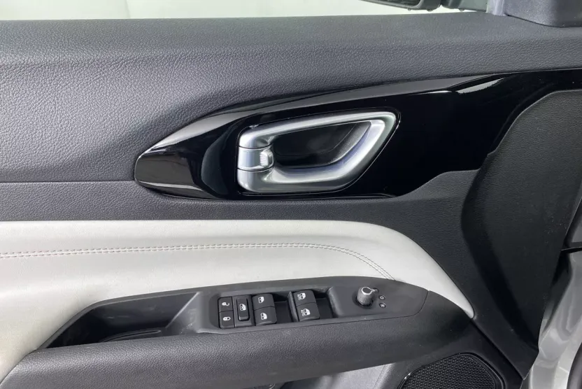2025 Jeep Compass Limited photo 1