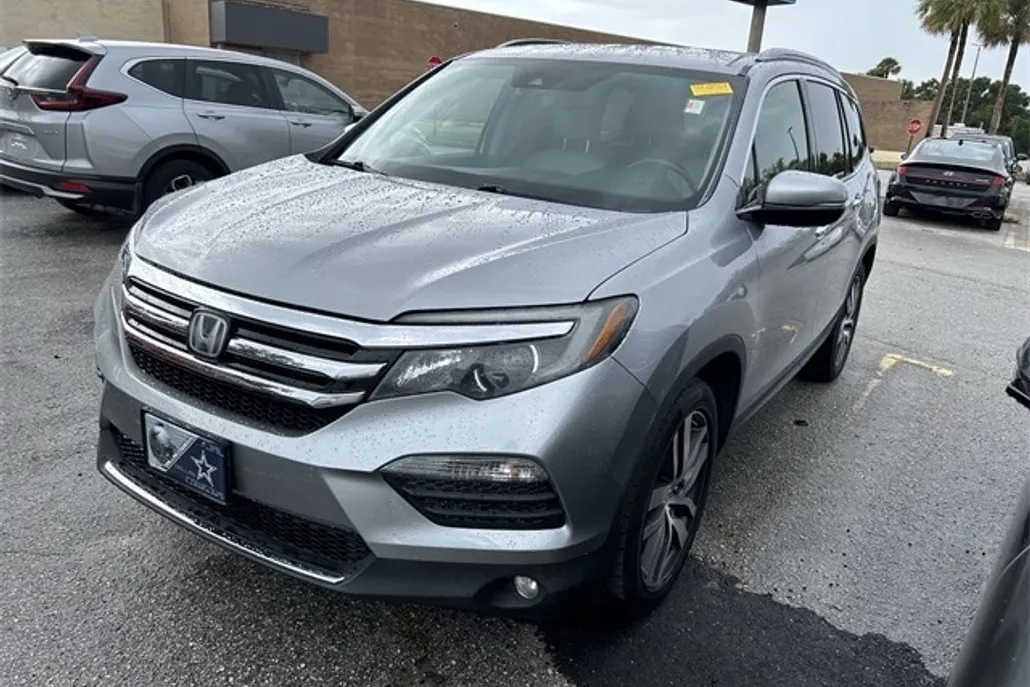 2018 Honda Pilot Touring photo 1
