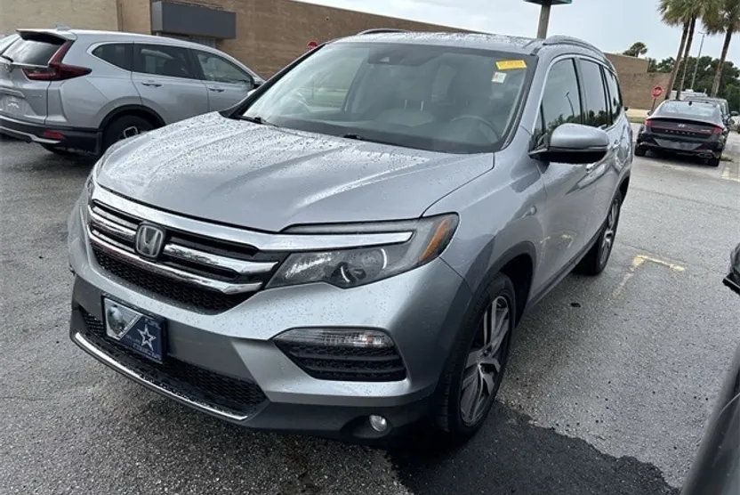 2018 Honda Pilot Touring photo 1