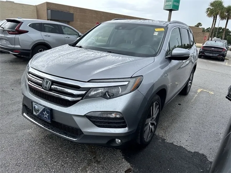 2018 Honda Pilot Touring photo 1