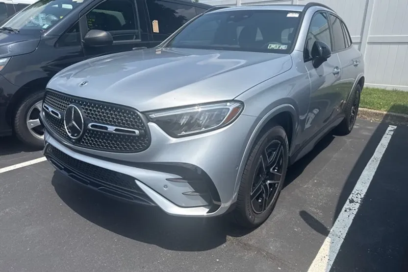 2025 Mercedes Benz GLC 300 4MATIC photo 1